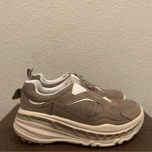 UGG CA805 Zip Sneaker Size: 7